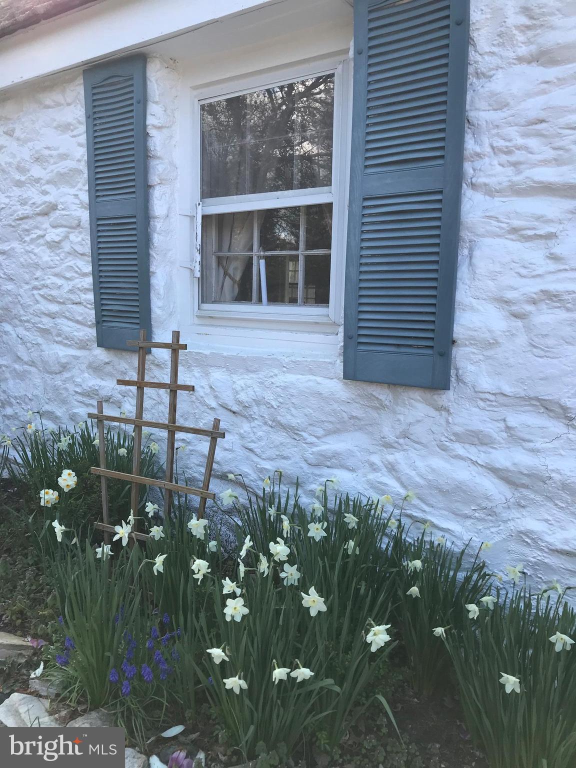 2806 Crenshaw Road Marshall, VA 20115 - Photo 29 of 30 a house with a tree in front of it