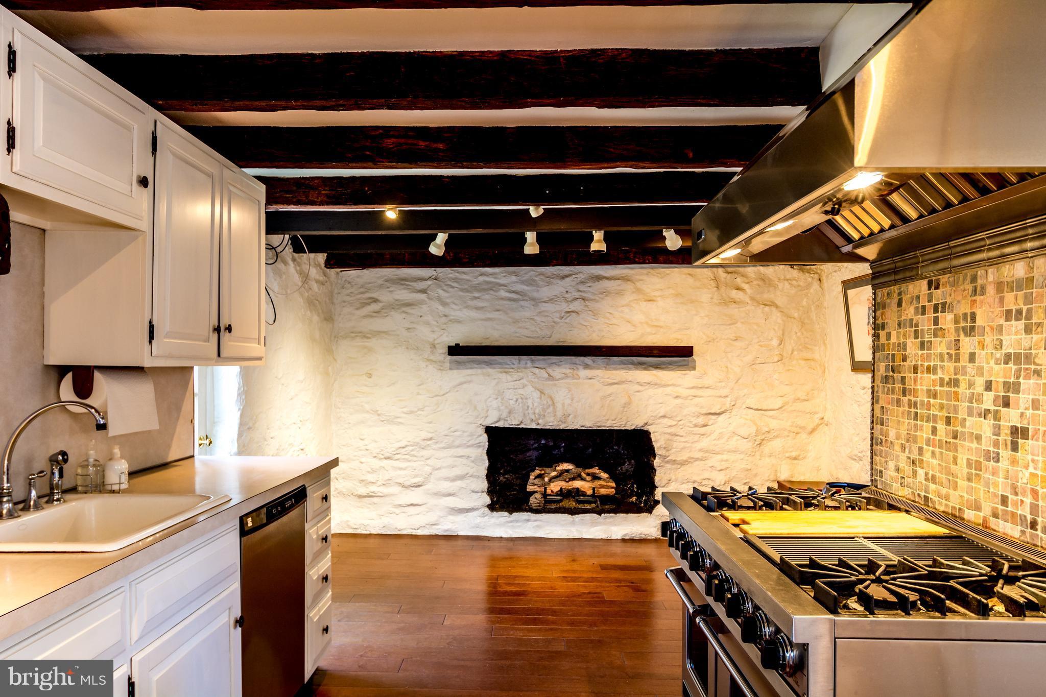 2806 Crenshaw Road Marshall, VA 20115 - Photo 6 of 30 a kitchen with a stove and a sink