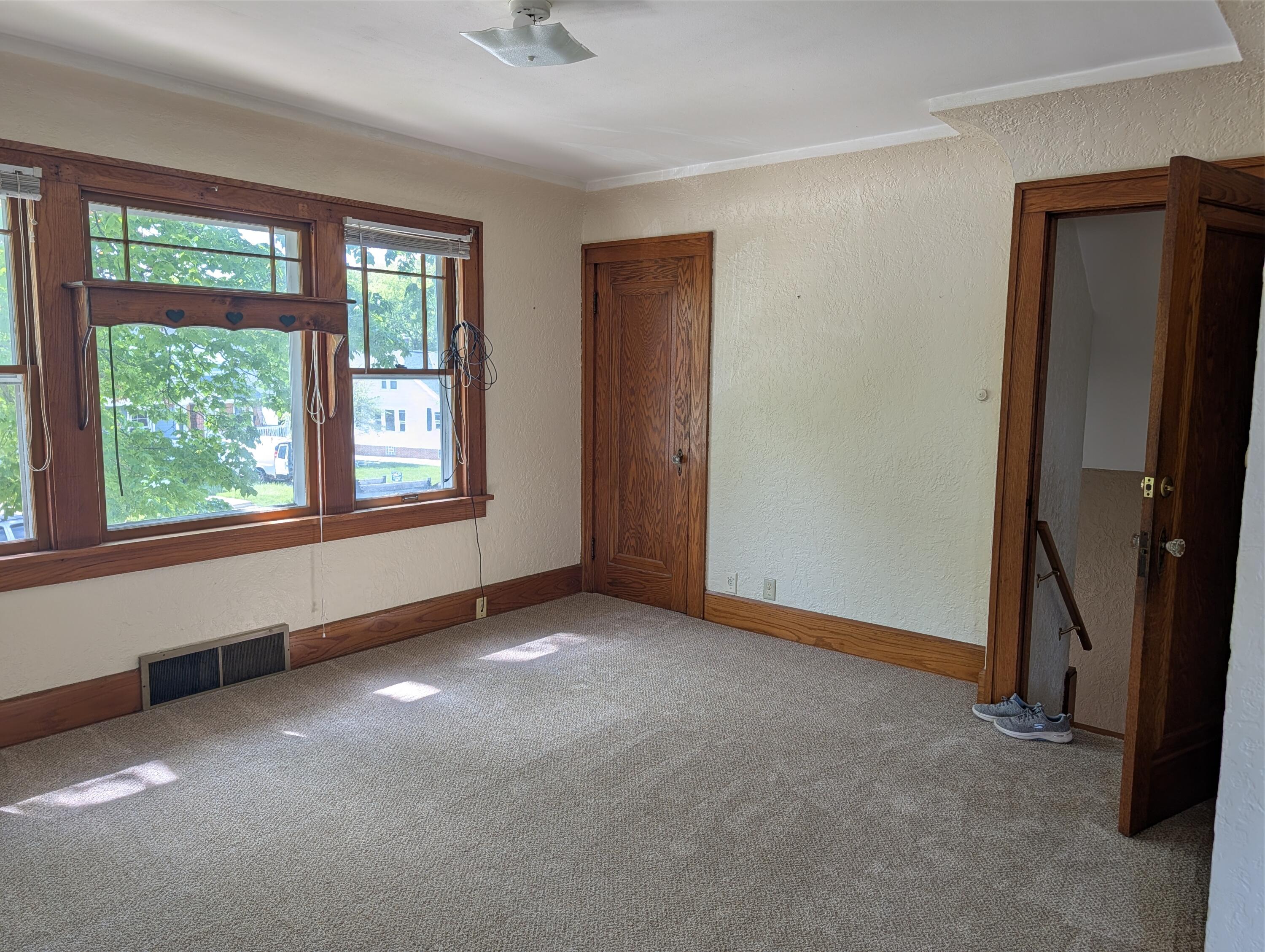 431 West Boulevard, Unit UPPR Racine, WI 53405 - Photo 3 of 12 Entry and Closet Living Room