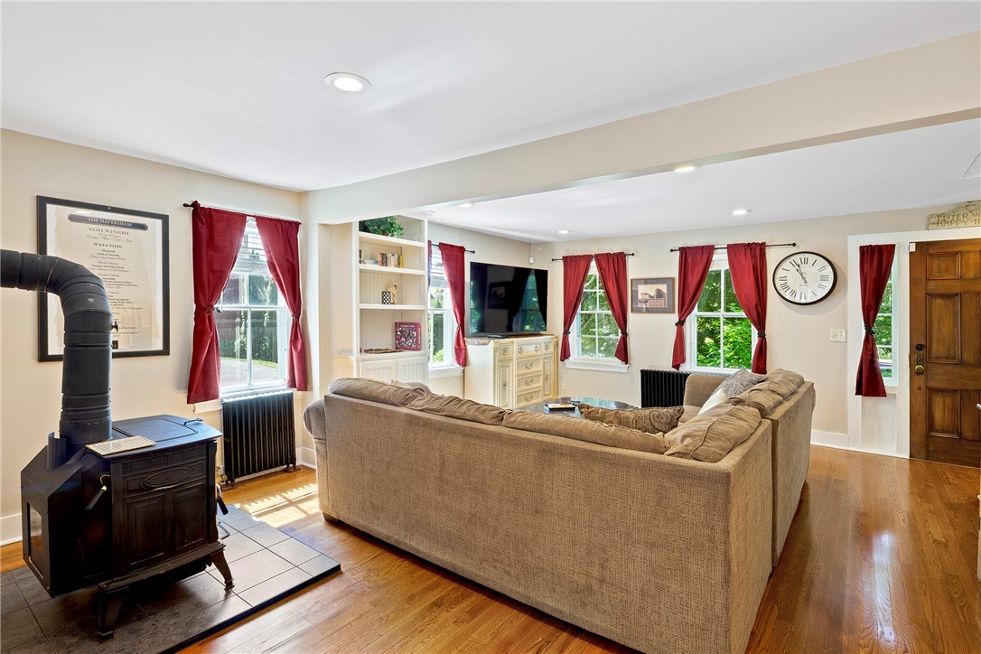 342 Post Road Westerly, RI 02891 - Photo 11 of 47