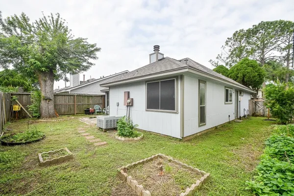 $1,600 | 9111 Belle Glen Drive, Houston, TX 77099