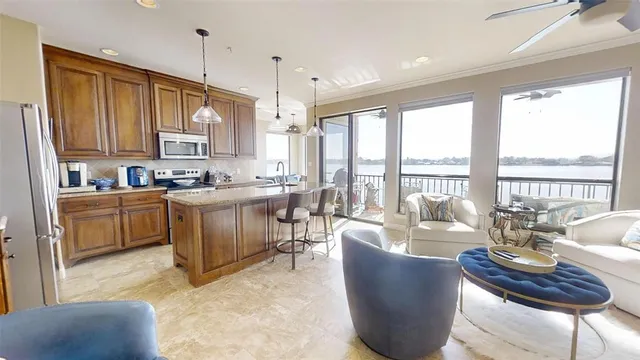 $450,000 | 401 East Pearl Street, Unit 2204, Granbury, TX 76048