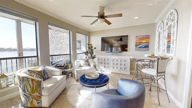 $450,000 | 401 East Pearl Street, Unit 2204, Granbury, TX 76048