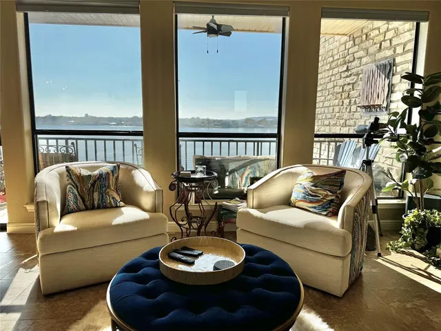 $450,000 | 401 East Pearl Street, Unit 2204, Granbury, TX 76048