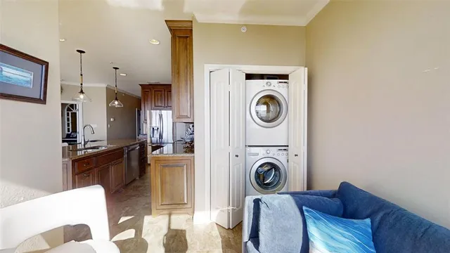 $450,000 | 401 East Pearl Street, Unit 2204, Granbury, TX 76048