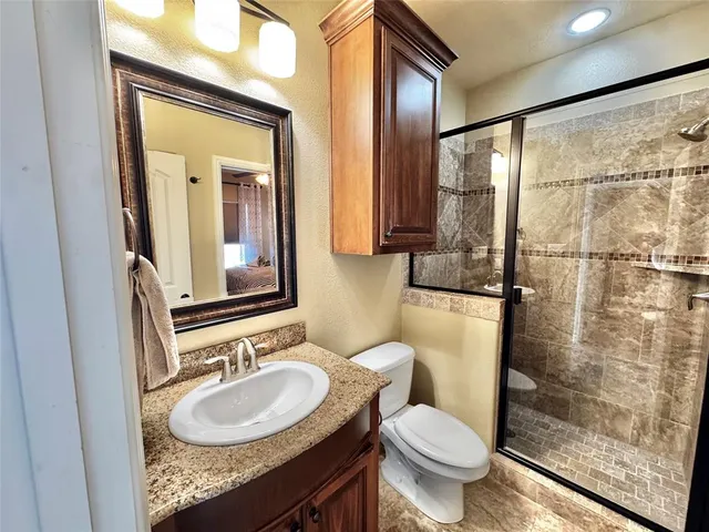 $450,000 | 401 East Pearl Street, Unit 2204, Granbury, TX 76048