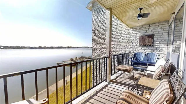 $450,000 | 401 East Pearl Street, Unit 2204, Granbury, TX 76048