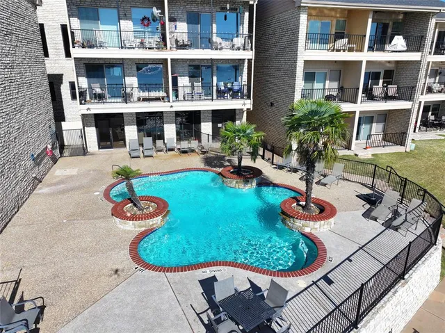 $450,000 | 401 East Pearl Street, Unit 2204, Granbury, TX 76048