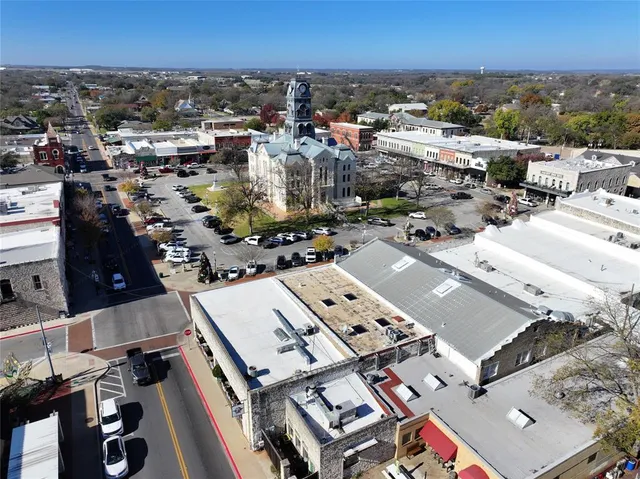 $450,000 | 401 East Pearl Street, Unit 2204, Granbury, TX 76048