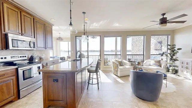 $450,000 | 401 East Pearl Street, Unit 2204, Granbury, TX 76048