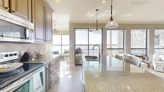 $450,000 | 401 East Pearl Street, Unit 2204, Granbury, TX 76048