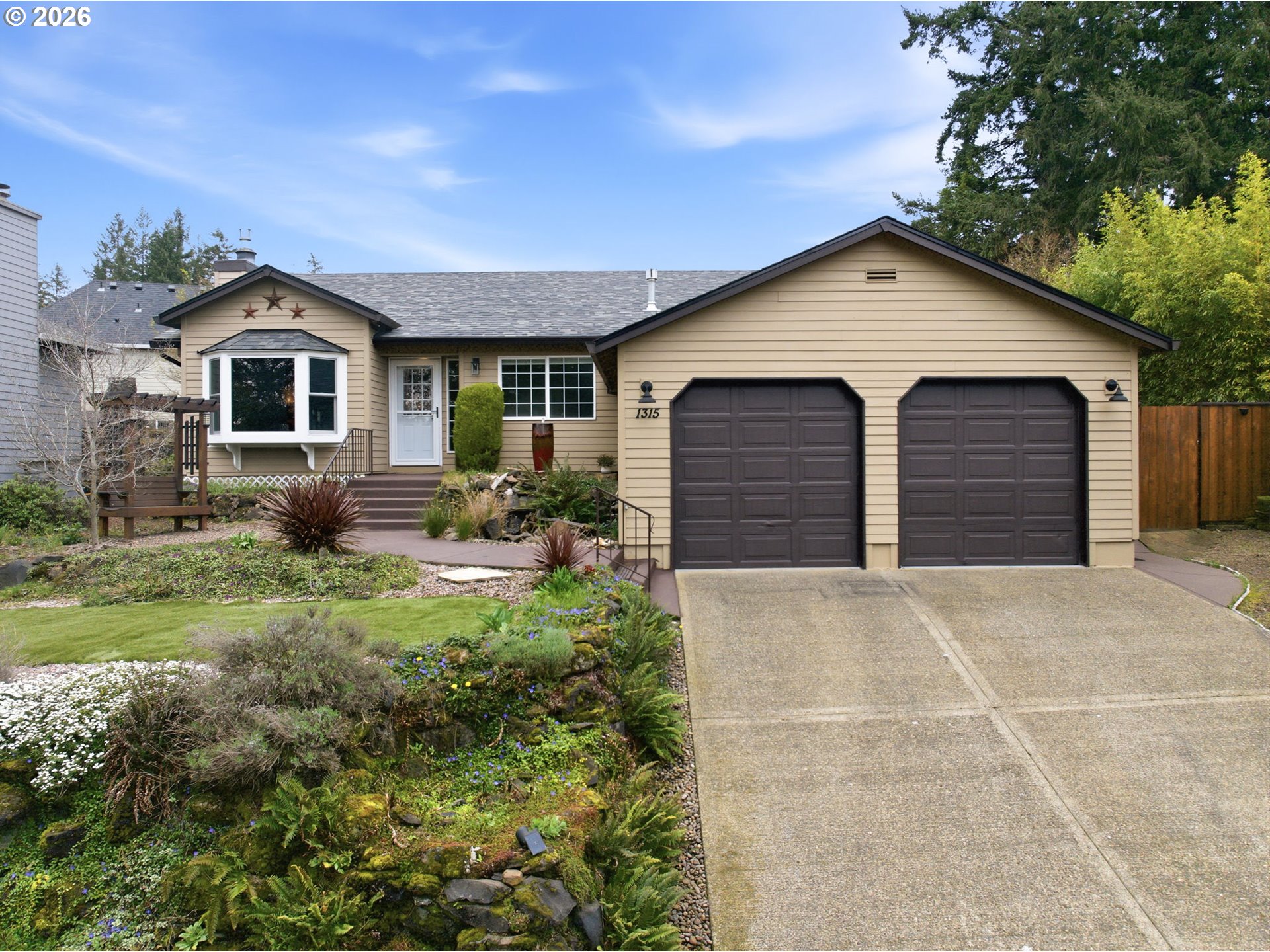 a front view of house with yard