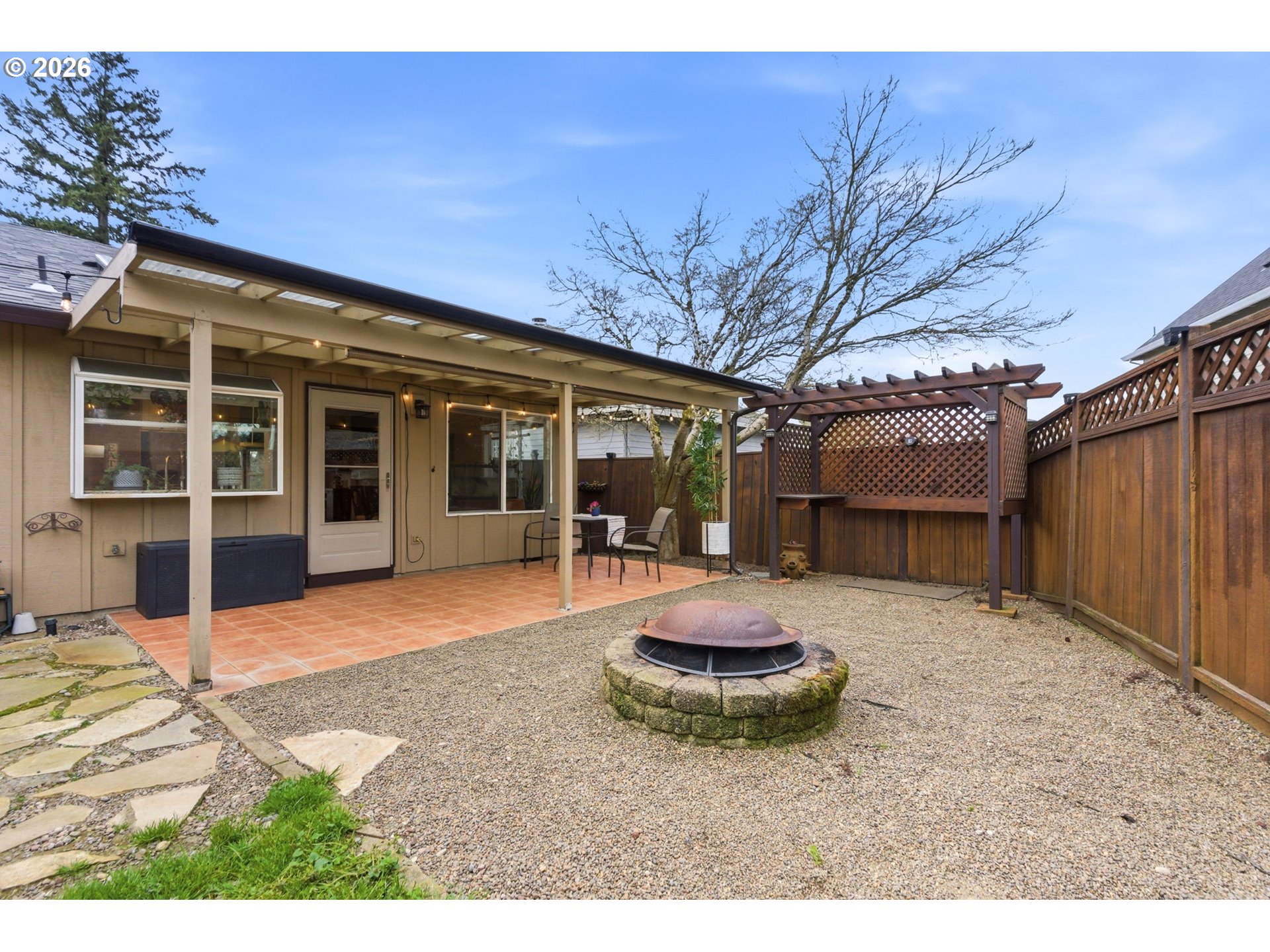 1315 High Street Gladstone, OR 97027 - Photo 31 of 36 a house view with a sitting space