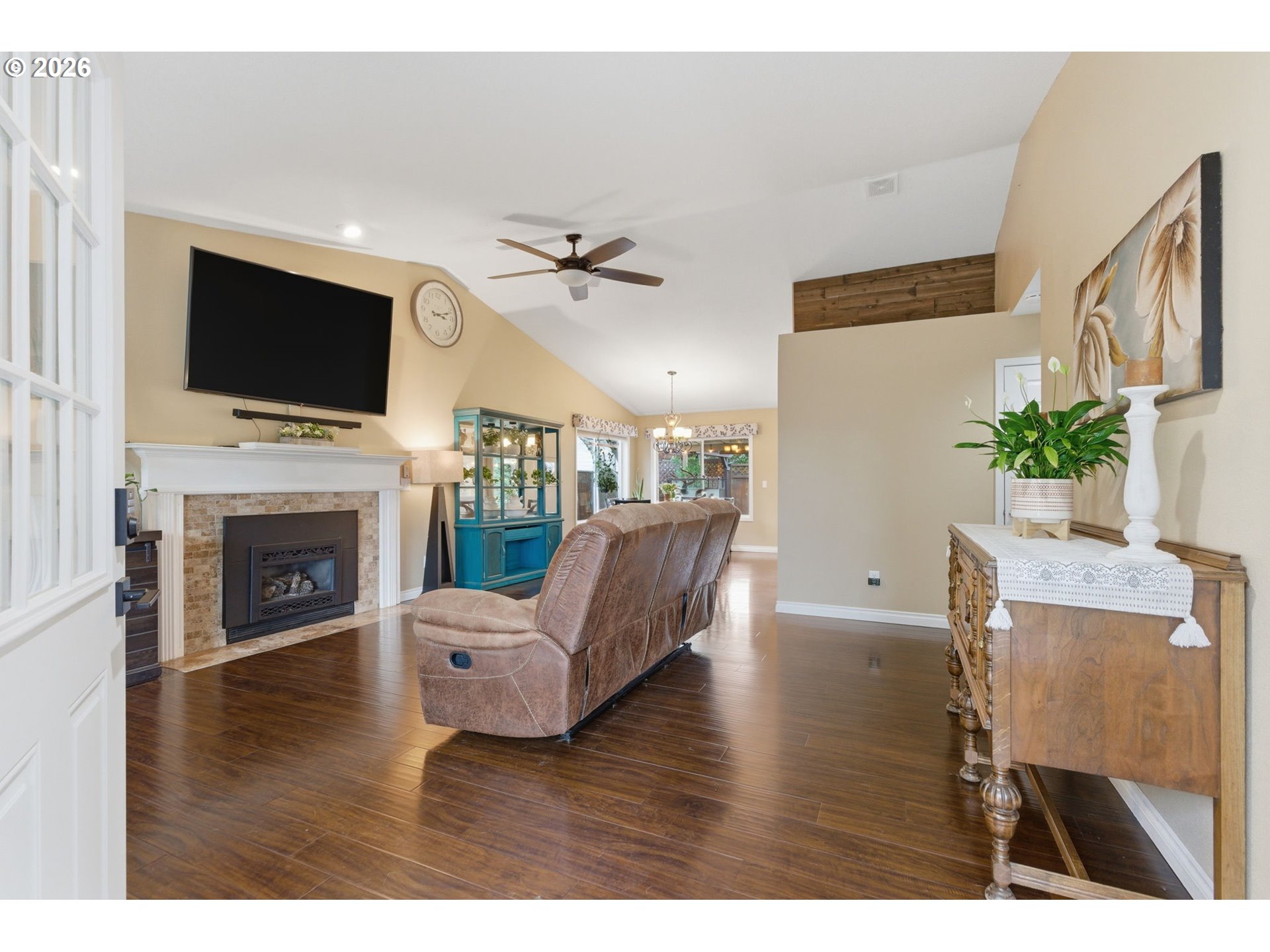 1315 High Street Gladstone, OR 97027 - Photo 6 of 36 a living room with furniture fireplace and flat screen tv