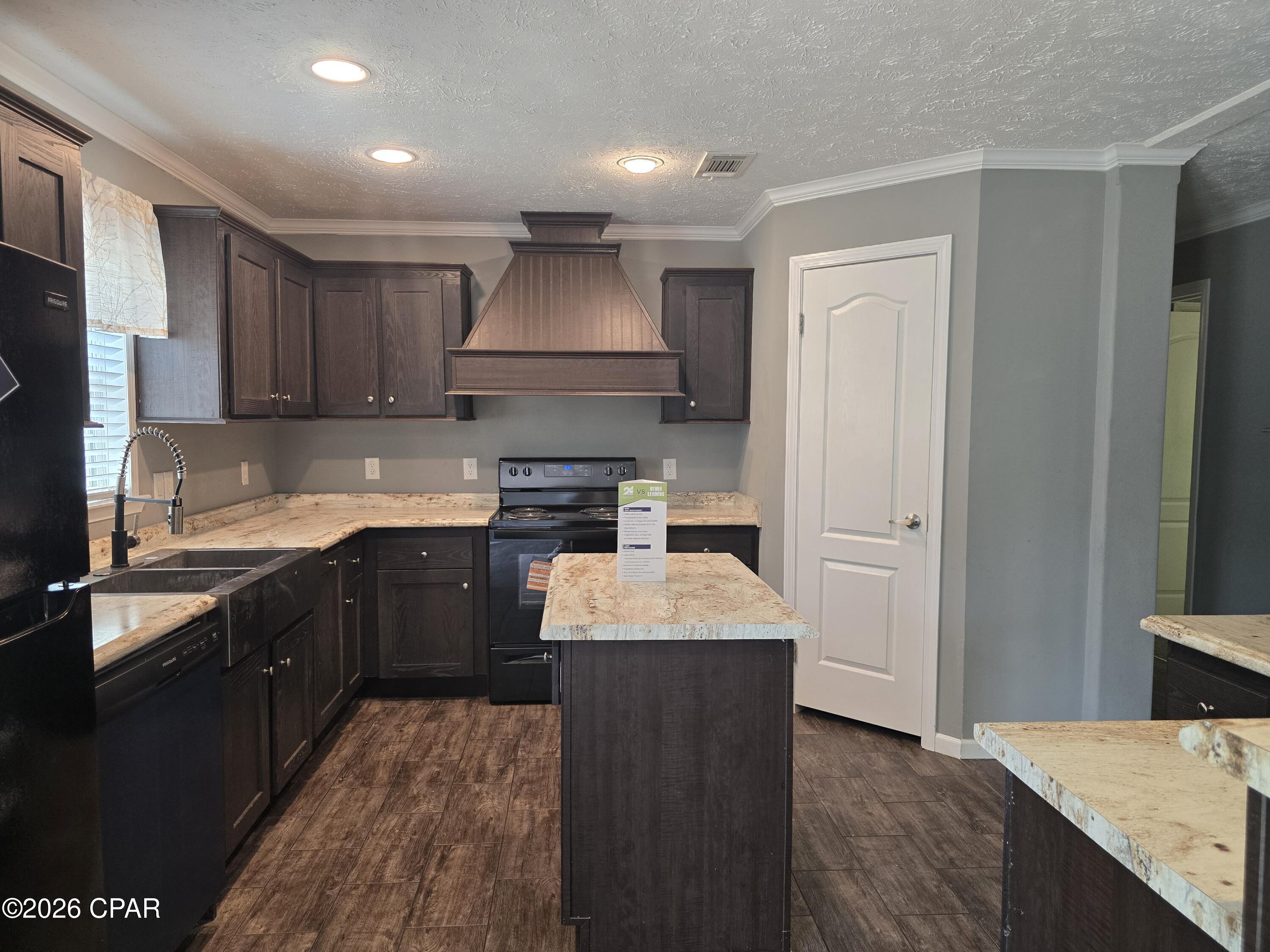 916 North Lloyd Street Crestview, FL 32536 - Photo 8 of 34