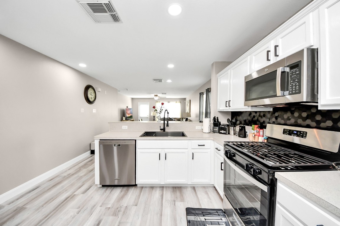 8218 Radial Court Rosharon, TX 77583 - Photo 11 of 40