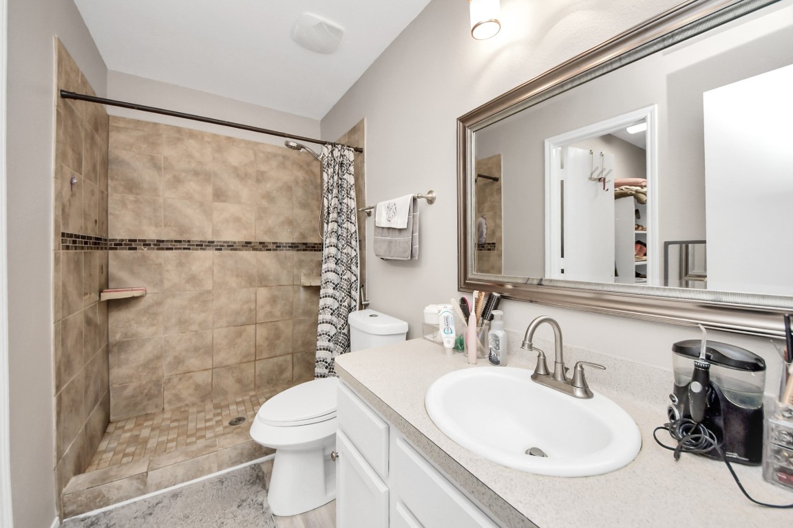 8218 Radial Court Rosharon, TX 77583 - Photo 12 of 40