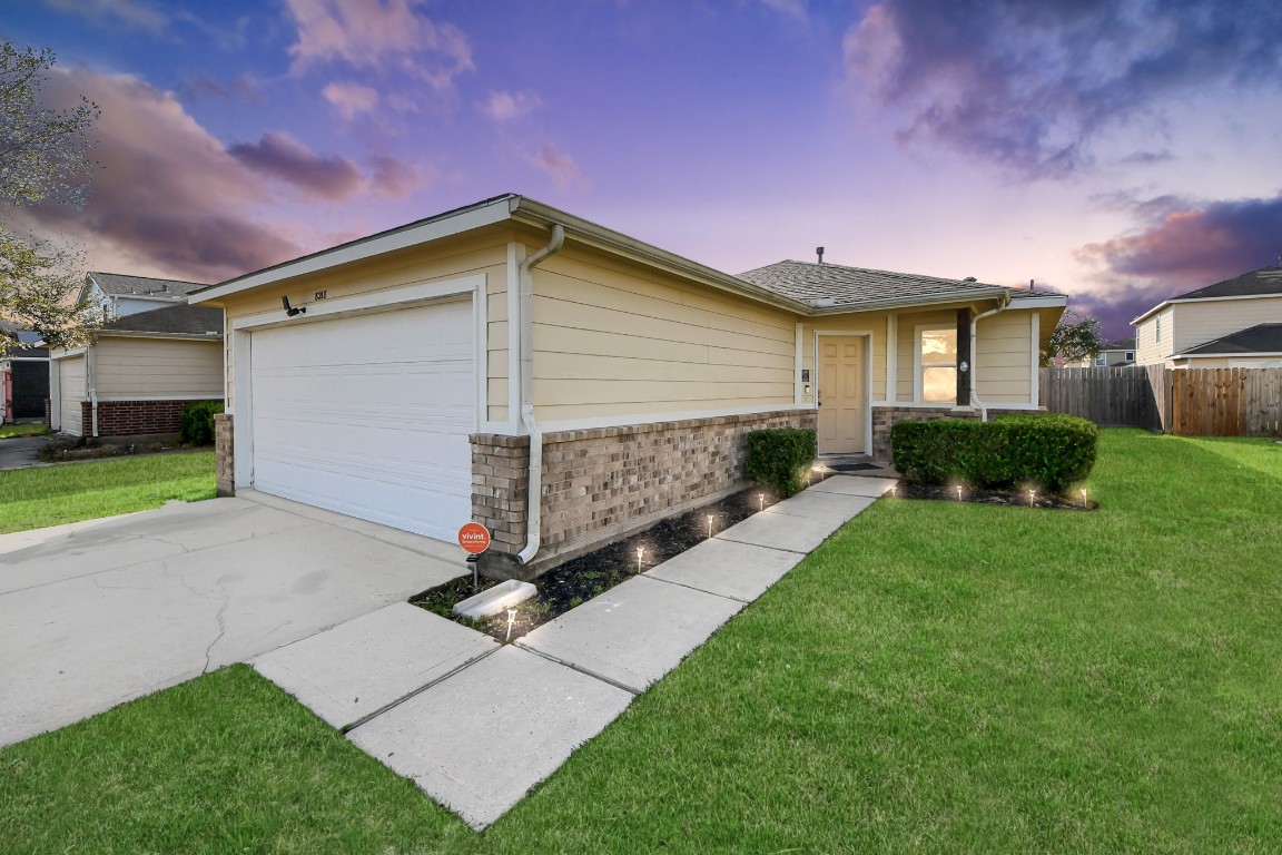 8218 Radial Court Rosharon, TX 77583 - Photo 2 of 40