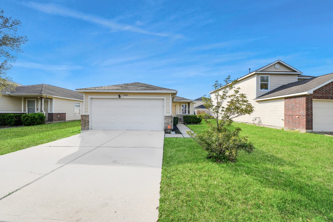 8218 Radial Court Rosharon, TX 77583 - Photo 3 of 40