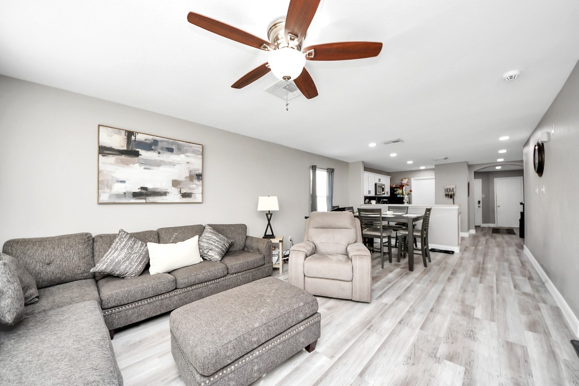 8218 Radial Court Rosharon, TX 77583 - Photo 8 of 40