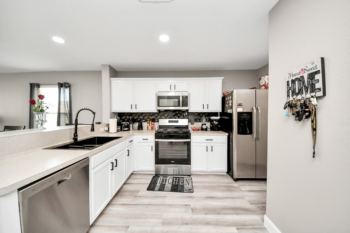 8218 Radial Court Rosharon, TX 77583 - Photo 9 of 40