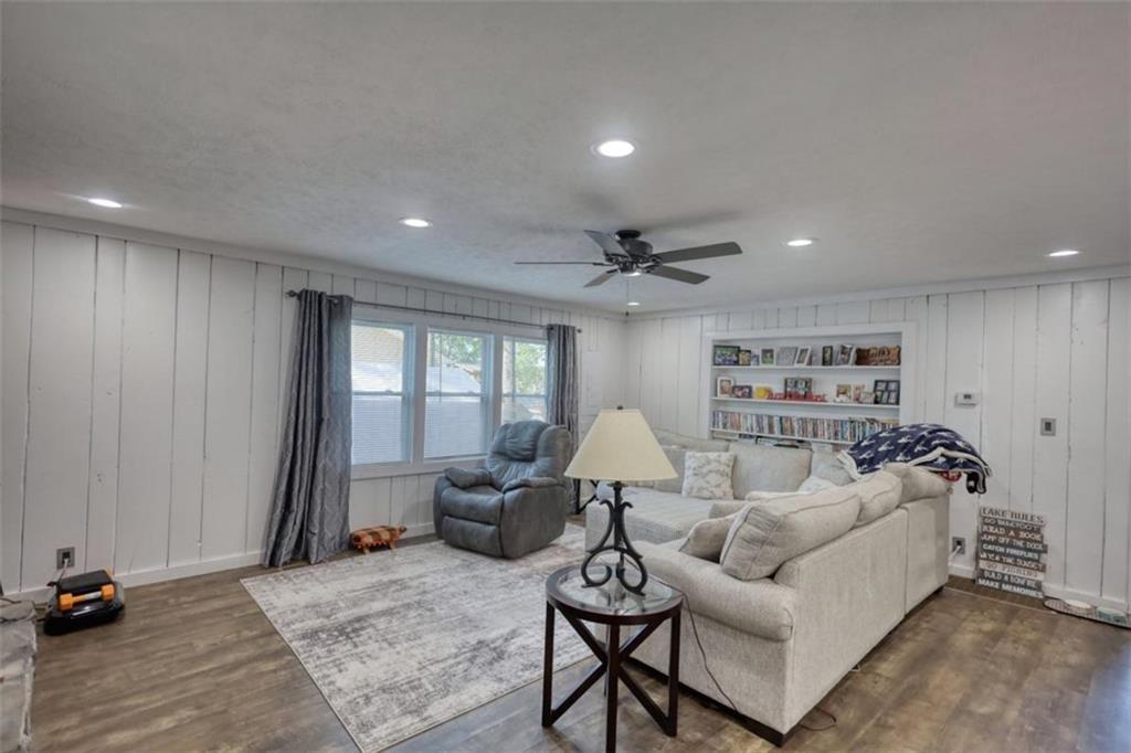89 Miss Sarah Road Monticello, GA 31064 - Photo 16 of 77 a living room with furniture