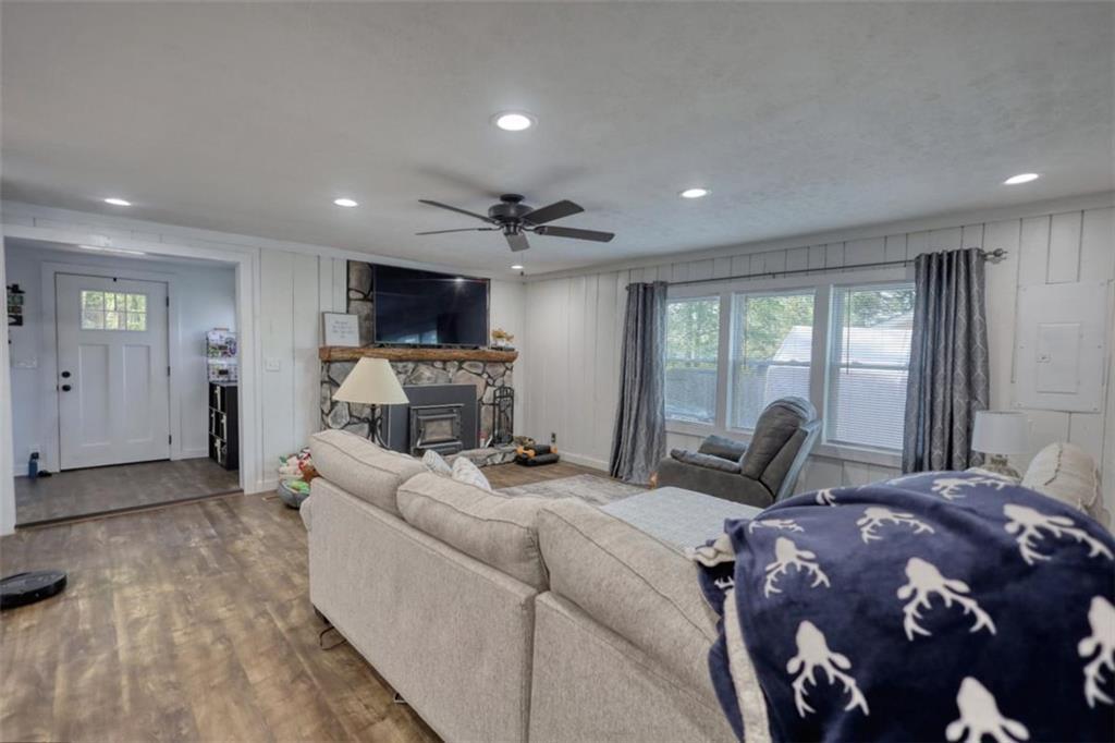 89 Miss Sarah Road Monticello, GA 31064 - Photo 18 of 77 a living room with furniture and a flat screen tv