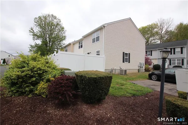 $2,400 | 2 Mulberry Lane, Unit 2, Glastonbury, CT 06033