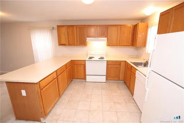 $2,400 | 2 Mulberry Lane, Unit 2, Glastonbury, CT 06033