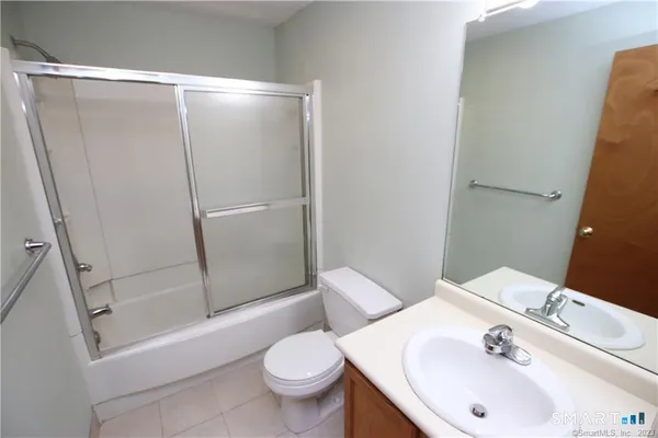 $2,400 | 2 Mulberry Lane, Unit 2, Glastonbury, CT 06033