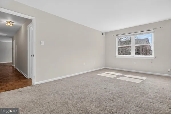 $240,000 | 432 North Armistead Street, Unit 203, Alexandria, VA 22312