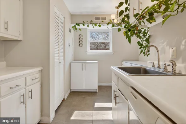 $240,000 | 432 North Armistead Street, Unit 203, Alexandria, VA 22312