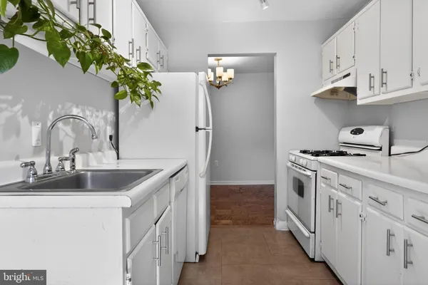 $240,000 | 432 North Armistead Street, Unit 203, Alexandria, VA 22312