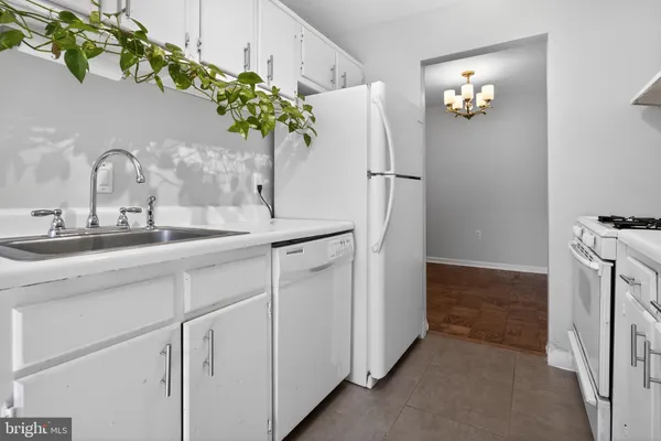 $240,000 | 432 North Armistead Street, Unit 203, Alexandria, VA 22312
