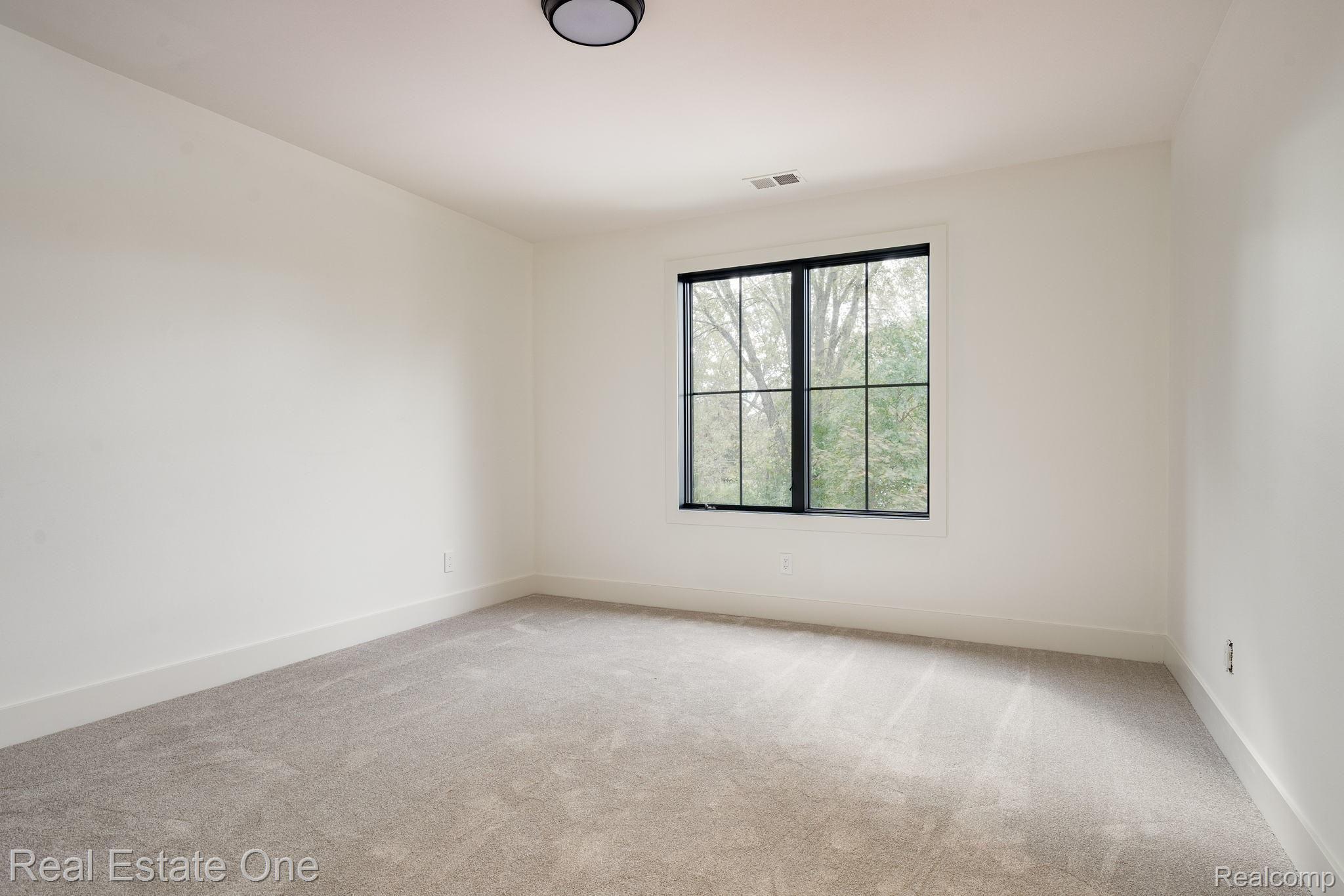 1616 Croft Road Birmingham, MI 48009 - Photo 17 of 25 20-web-or-mls-1616-Croft-18.jpg