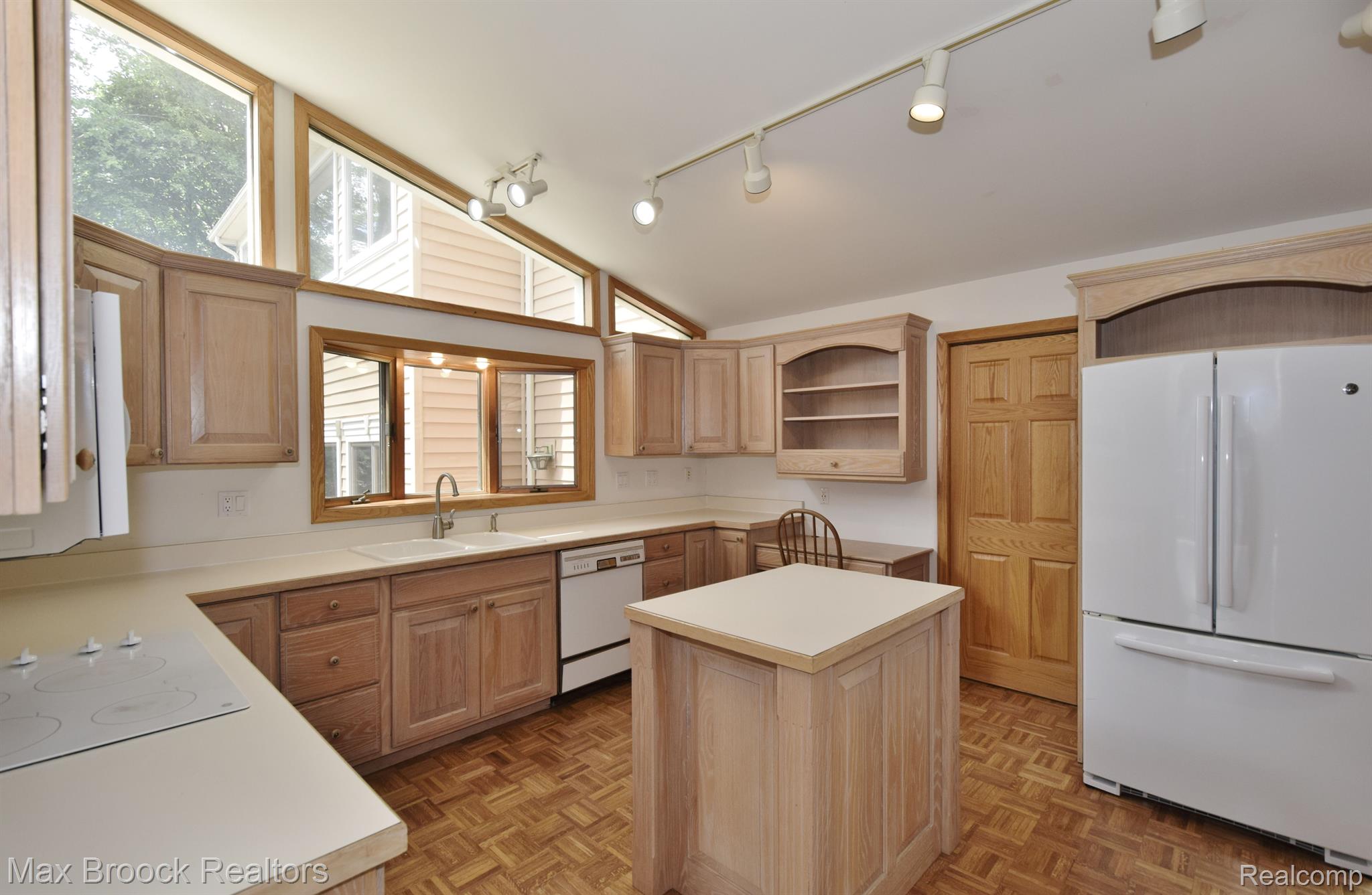 1615 Dutton Road Rochester, MI 48306 - Photo 10 of 50 Gallery Image 10