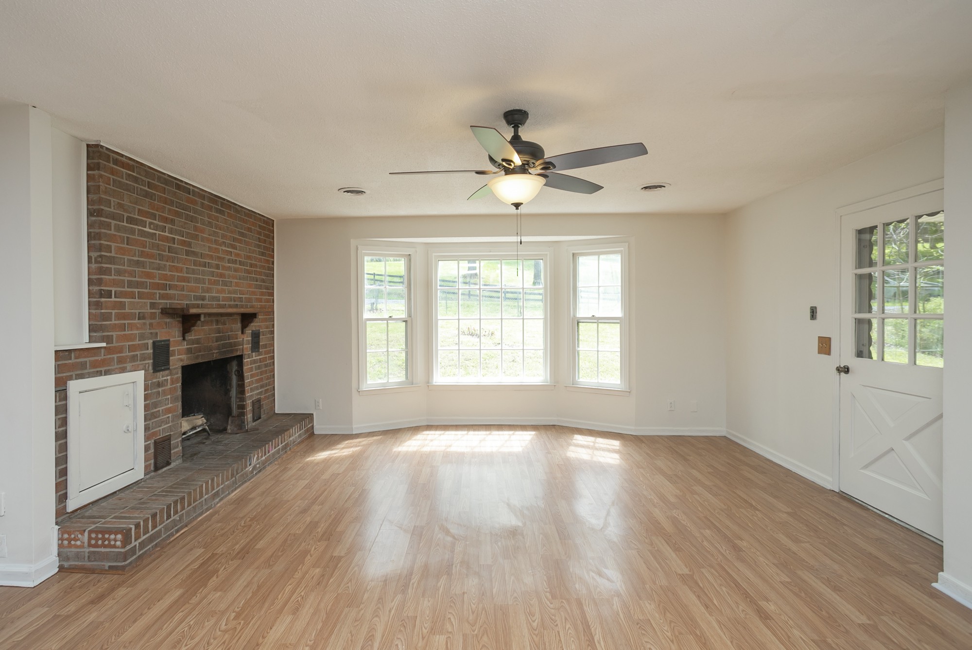 1322 Garrettsburg Road Clarksville, TN 37042 - Photo 3 of 27 Gallery Image 3