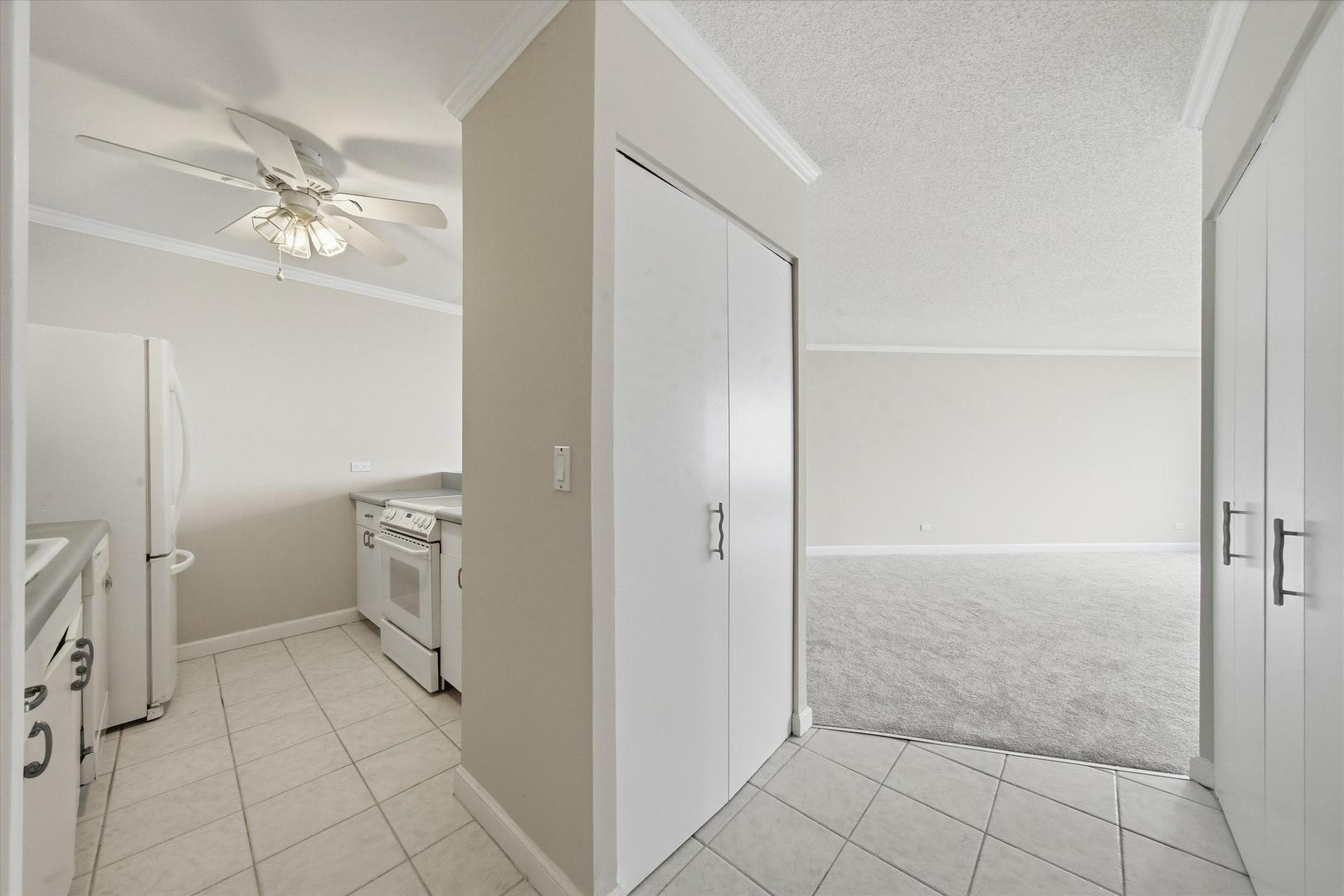 5320 North Sheridan Road, Unit 1607 Chicago, IL 60640 - Photo 8 of 27 Gallery Image 8