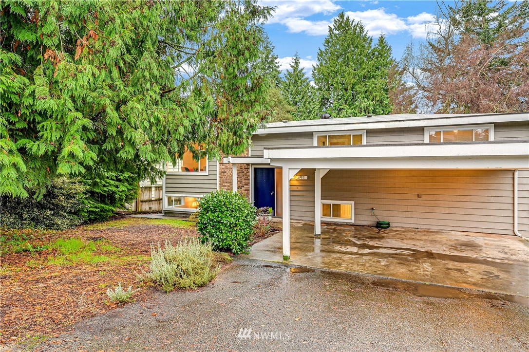 241 Southwest 115th Street Seattle, WA 98146 - Photo 2 of 17 Gallery Image 2