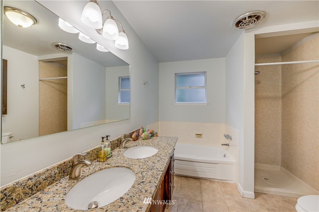 241 Southwest 115th Street Seattle, WA 98146 - Photo 11 of 17 Gallery Image 11