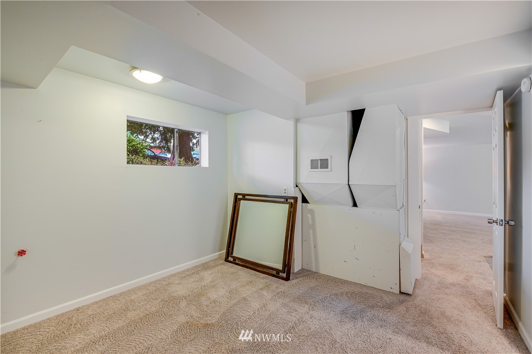 241 Southwest 115th Street Seattle, WA 98146 - Photo 14 of 17 Gallery Image 14