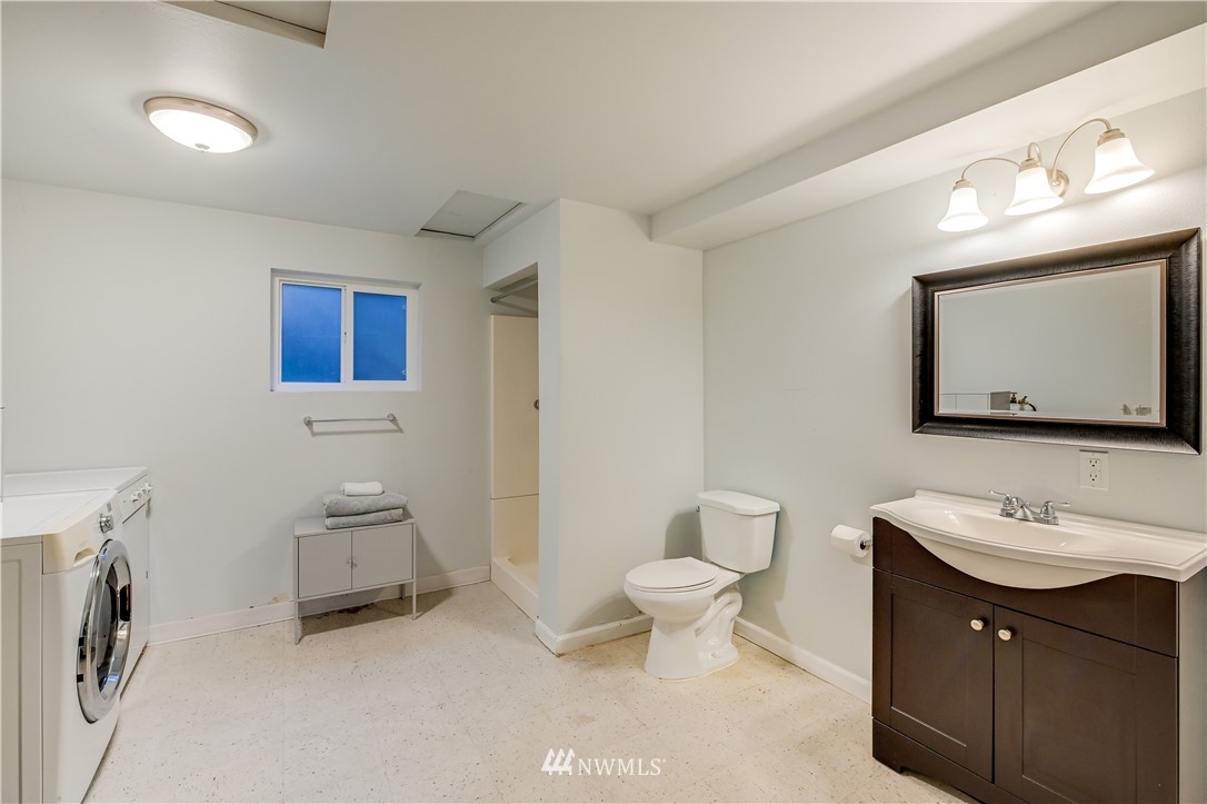 241 Southwest 115th Street Seattle, WA 98146 - Photo 15 of 17 Gallery Image 15