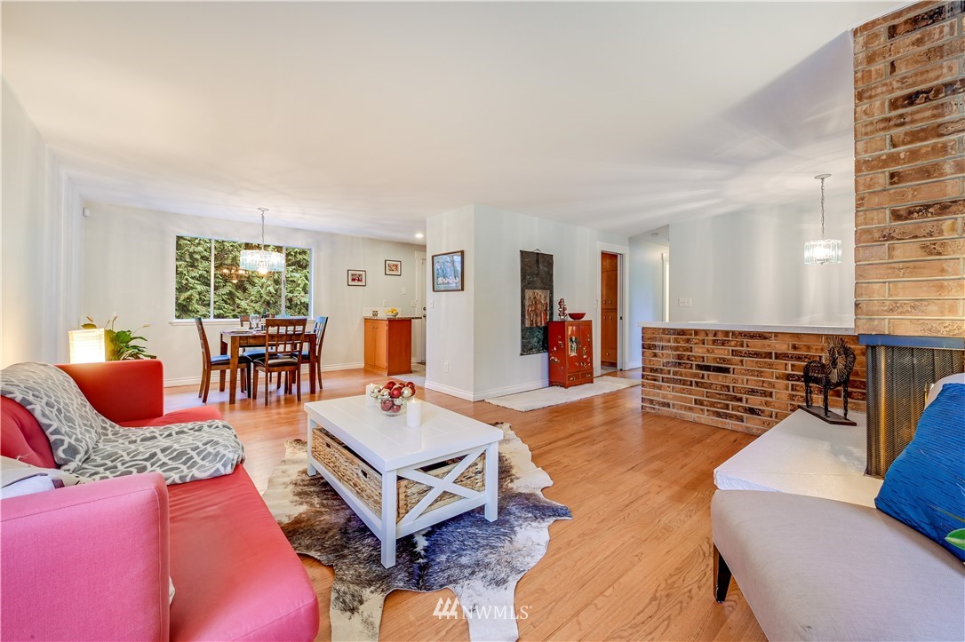 241 Southwest 115th Street Seattle, WA 98146 - Photo 4 of 17 Gallery Image 4