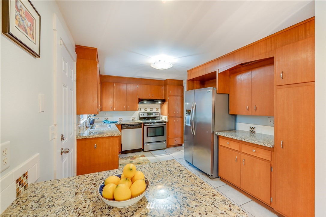 241 Southwest 115th Street Seattle, WA 98146 - Photo 6 of 17 Gallery Image 6