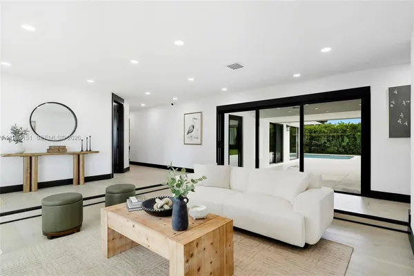 $12,000 | Dadeland, Miami, FL 33143
