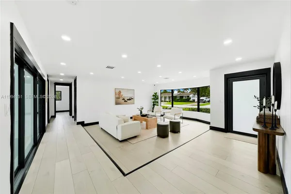 $12,000 | Dadeland, Miami, FL 33143