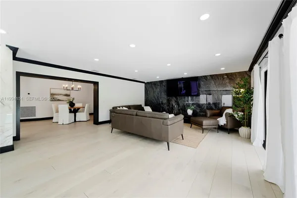 $12,000 | Dadeland, Miami, FL 33143