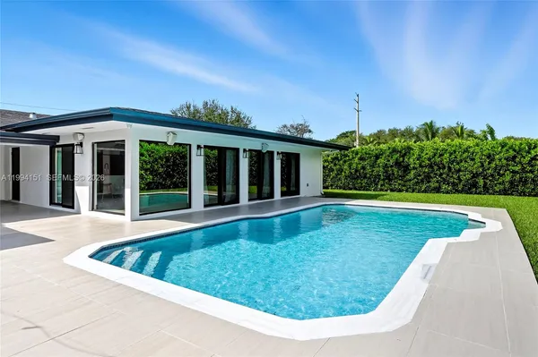 $12,000 | Dadeland, Miami, FL 33143