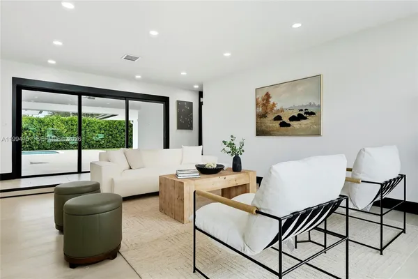 $12,000 | Dadeland, Miami, FL 33143