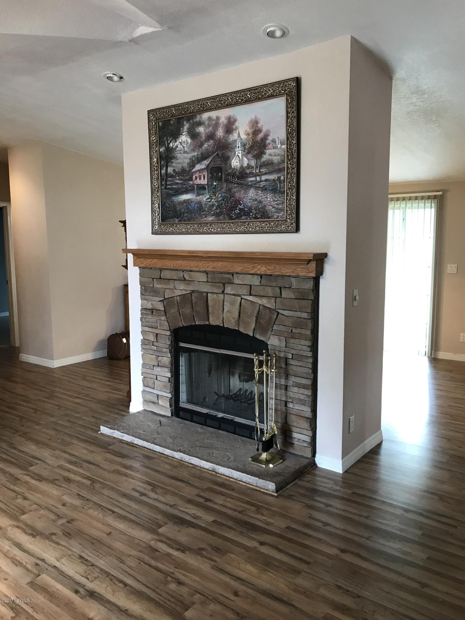 16113 Sawpit Road Jacksonville, FL 32226 - Photo 9 of 18 a living room with a fireplace